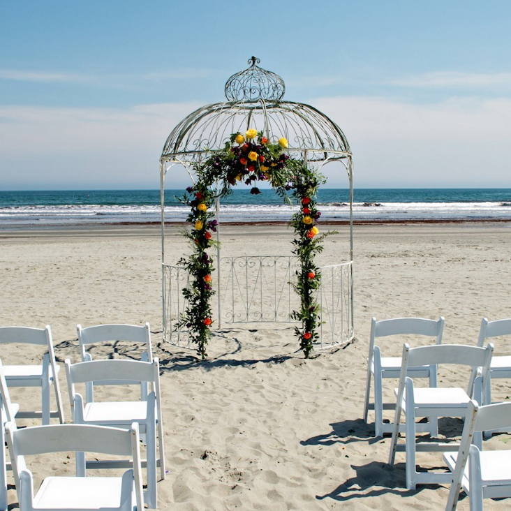 4 Reasons We Love Small, Intimate Weddings